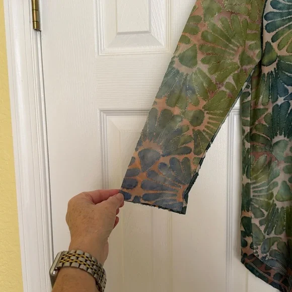 Karen Kane Blue and Green Graphic 3/4 Sleeve Tunic - Picture 3 of 8